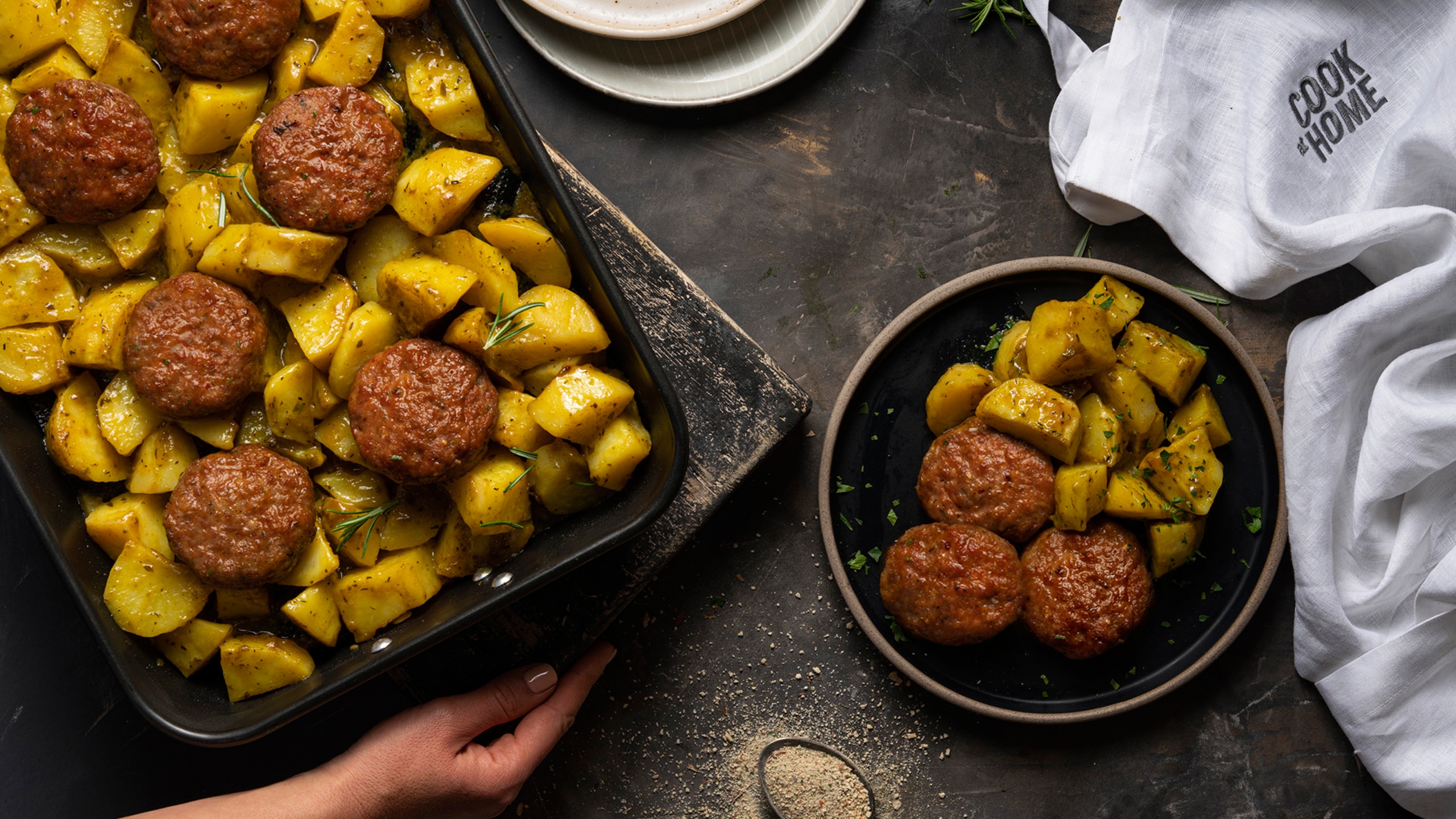 Patties with lemony baked potatoes